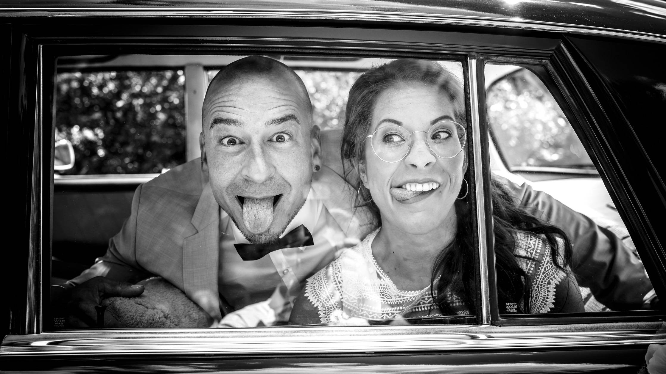 Auto Oldtimer Brautpaar verrückt Nase platt drücken Der Ablichter